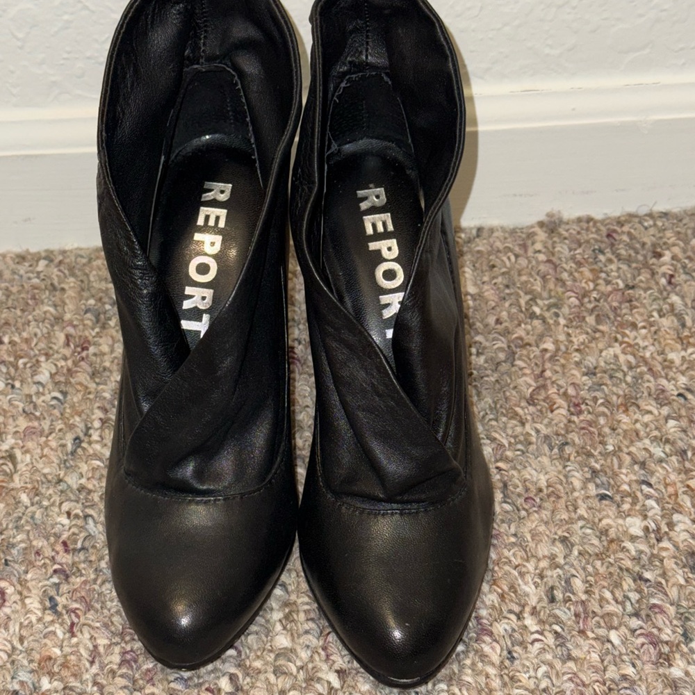 Report Women's Sleek Black Ankle Booties